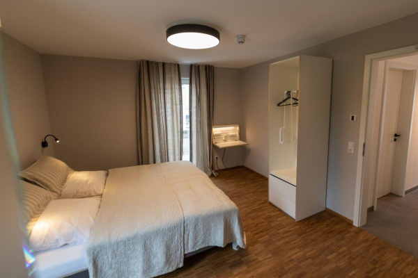 Das stilvolle barrierefreie Schlafzimmer im Erdgeschoss