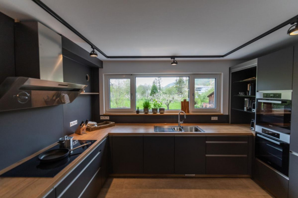 Hochwertige Küche mit Top-Ausstattung