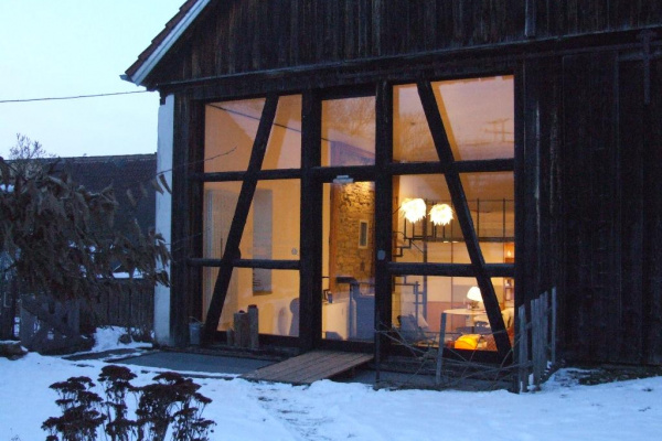 Ihr Eingang auf der Rückseite der alten Scheune mit Blick in den Garten