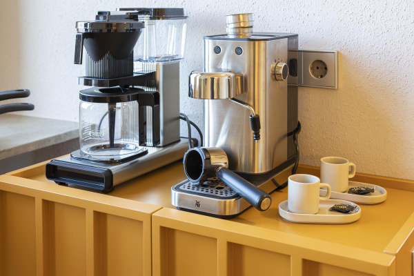Erleben Sie aromatischen Kaffee - Moccamaster & WMF Lumero Espresso Siebträger-Maschine